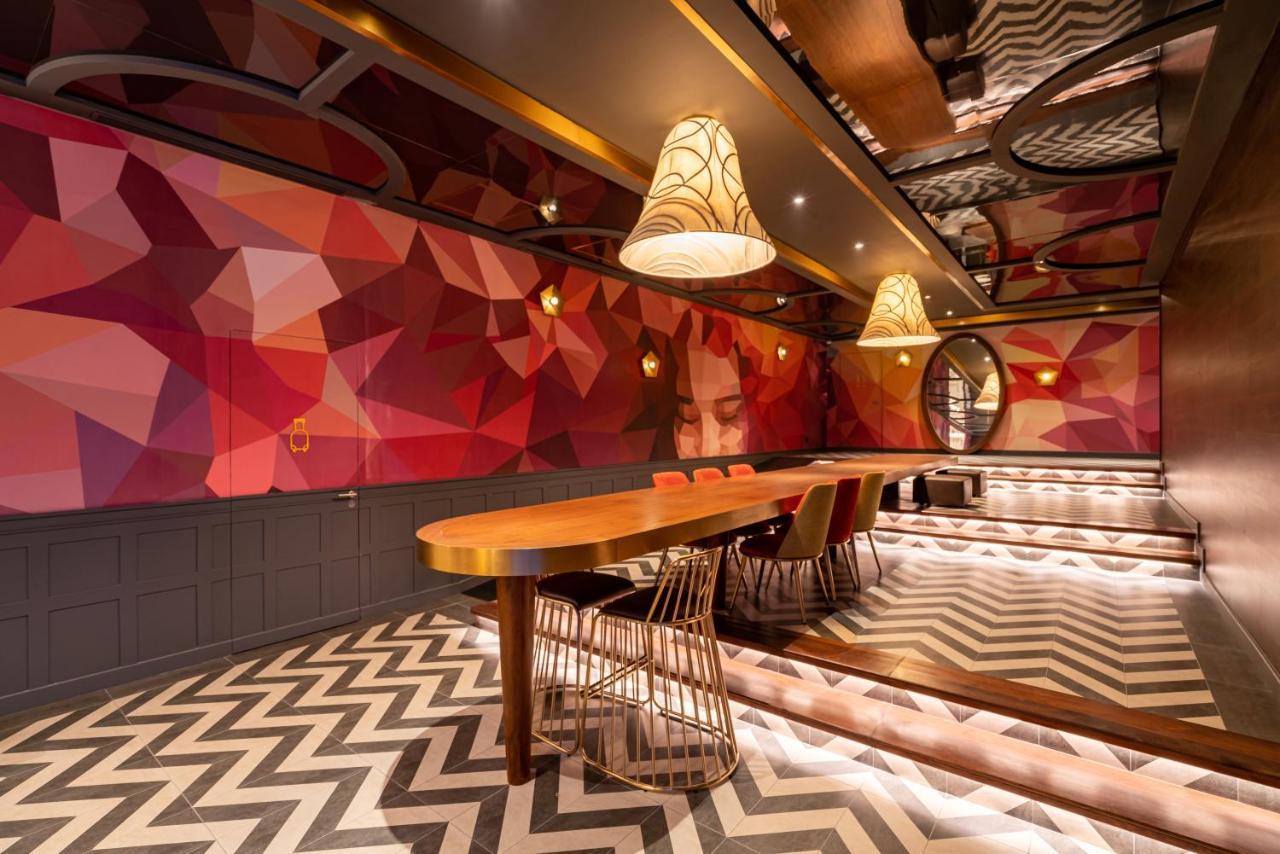 Готель Fusion Original Saigon Centre Хошимін Екстер'єр фото The interior of the Starbucks Reserve Roastery in Milan, Italy