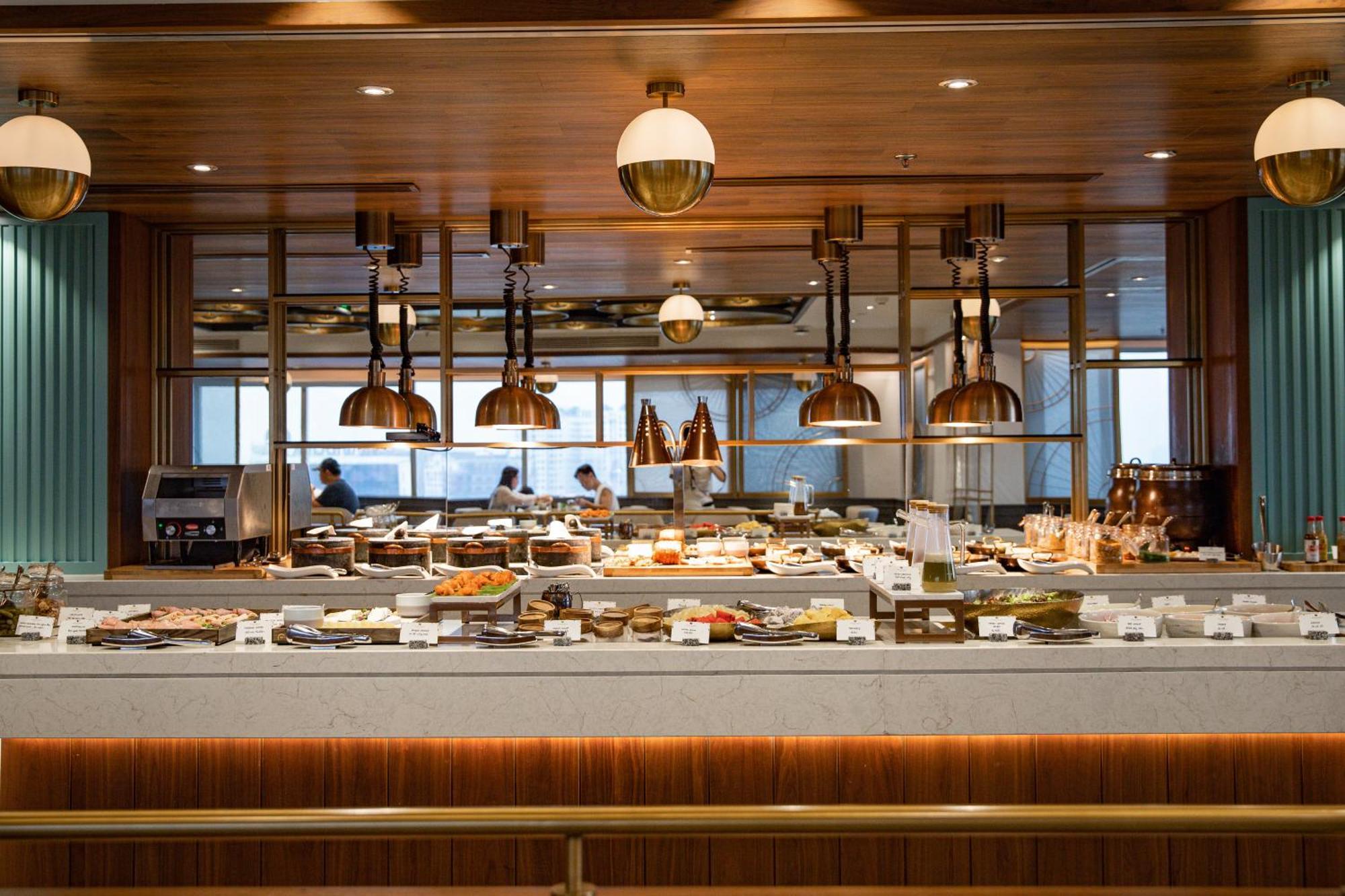 Готель Fusion Original Saigon Centre Хошимін Екстер'єр фото The buffet at the restaurant